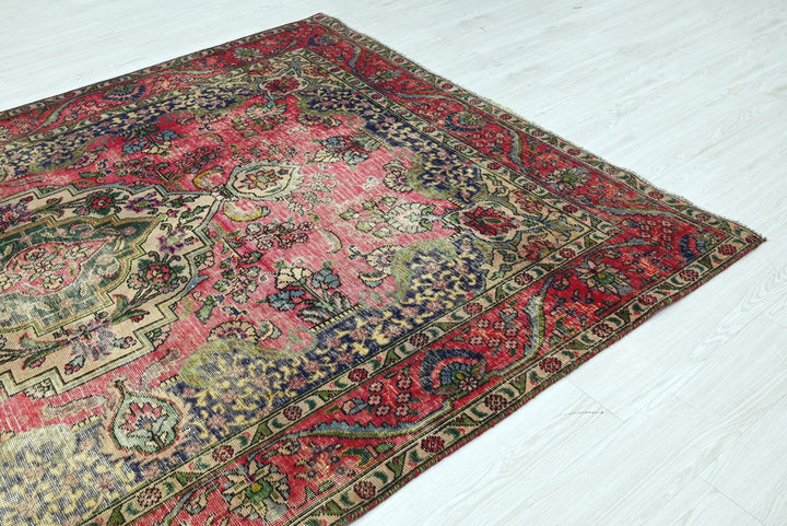 red Medium rug 6' 4" x 9' 0"