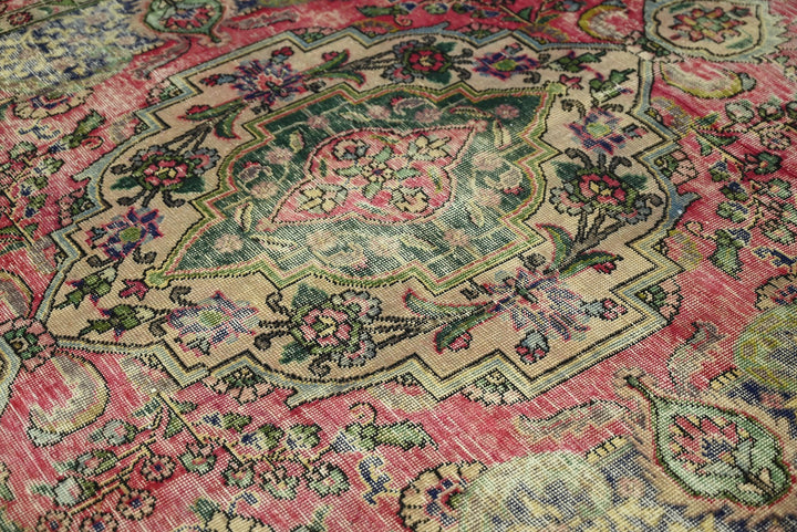 red Medium rug 6' 4" x 9' 0"