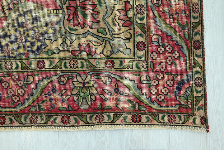 red Medium rug 6' 4" x 9' 0"