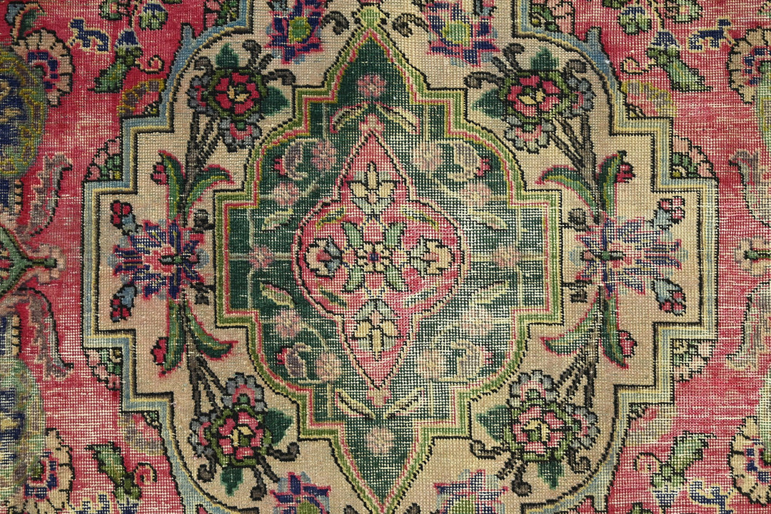 red Medium rug 6' 4" x 9' 0"