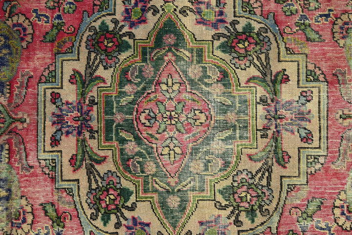 red Medium rug 6' 4" x 9' 0"