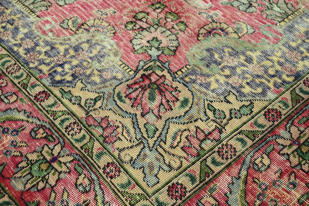 red Medium rug 6' 4" x 9' 0"