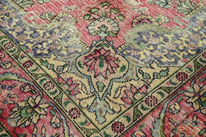 red Medium rug 6' 4" x 9' 0"