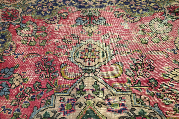 red Medium rug 6' 4" x 9' 0"