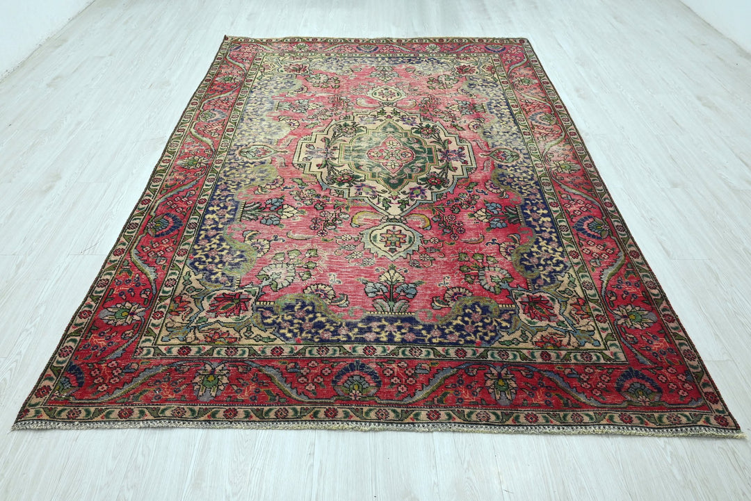 red Medium rug 6' 4" x 9' 0"