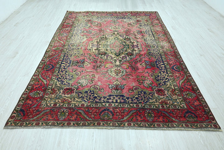 red Medium rug 6' 4" x 9' 0"