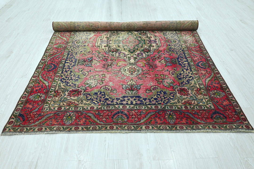 red Medium rug 6' 4" x 9' 0"