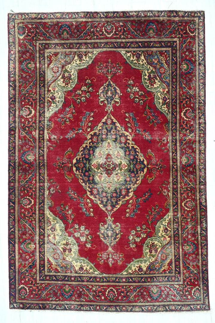 red Large rug 6' 3" x 9' 9"