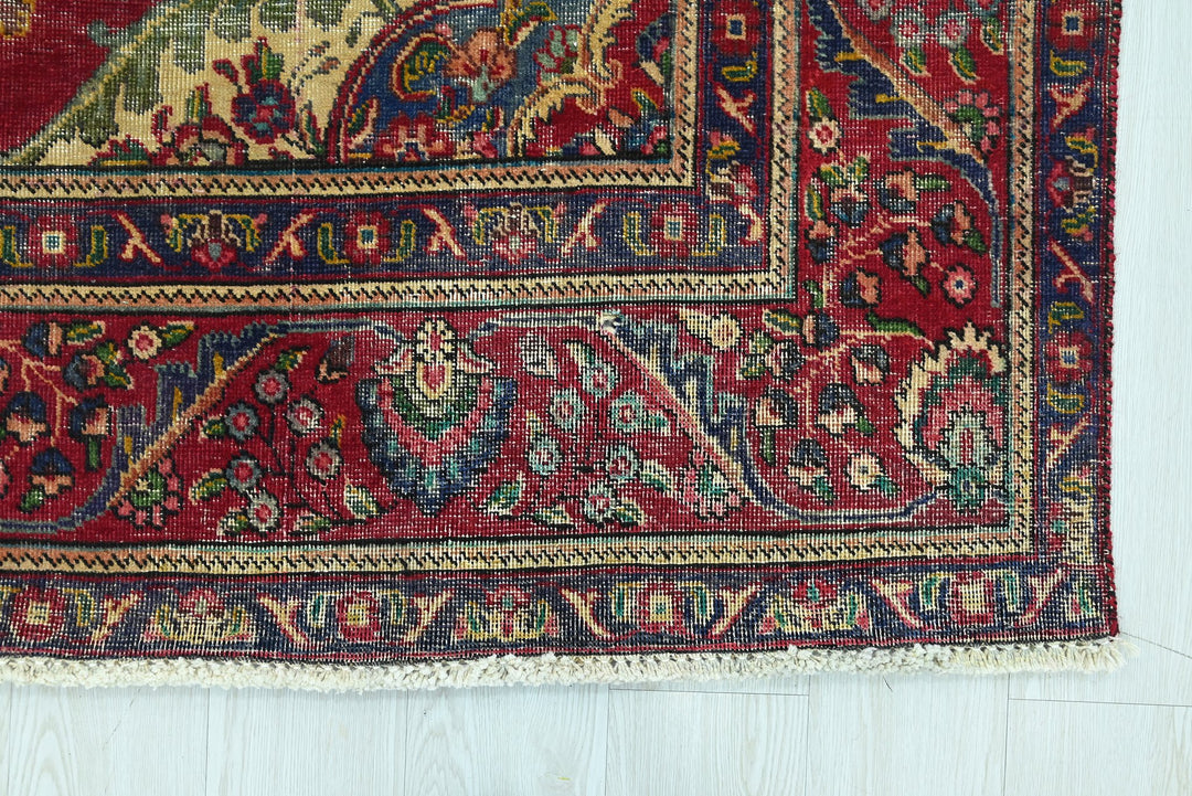 red Large rug 6' 3" x 9' 9"