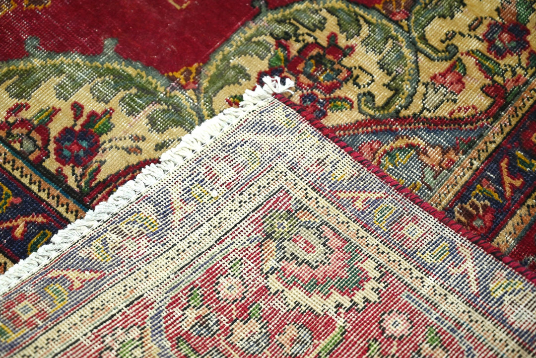 red Large rug 6' 3" x 9' 9"
