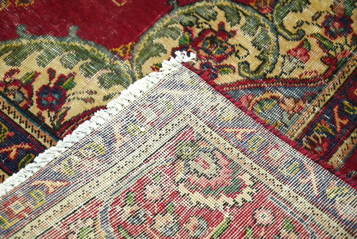 red Large rug 6' 3" x 9' 9"