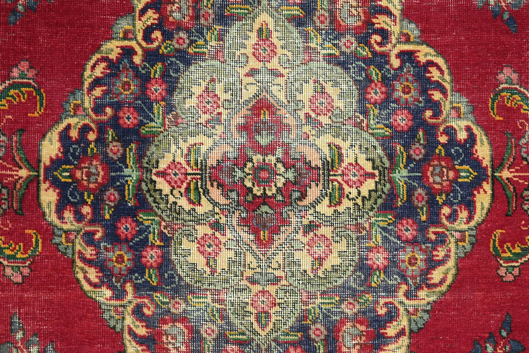 red Large rug 6' 3" x 9' 9"