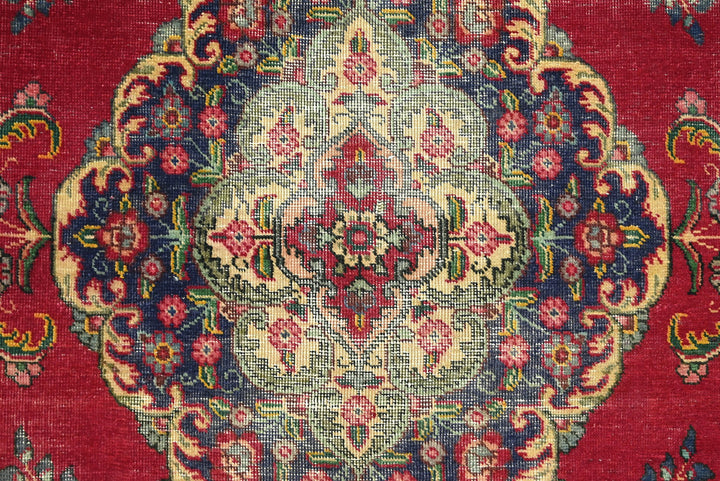 red Large rug 6' 3" x 9' 9"