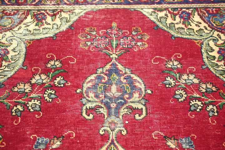 red Large rug 6' 3" x 9' 9"
