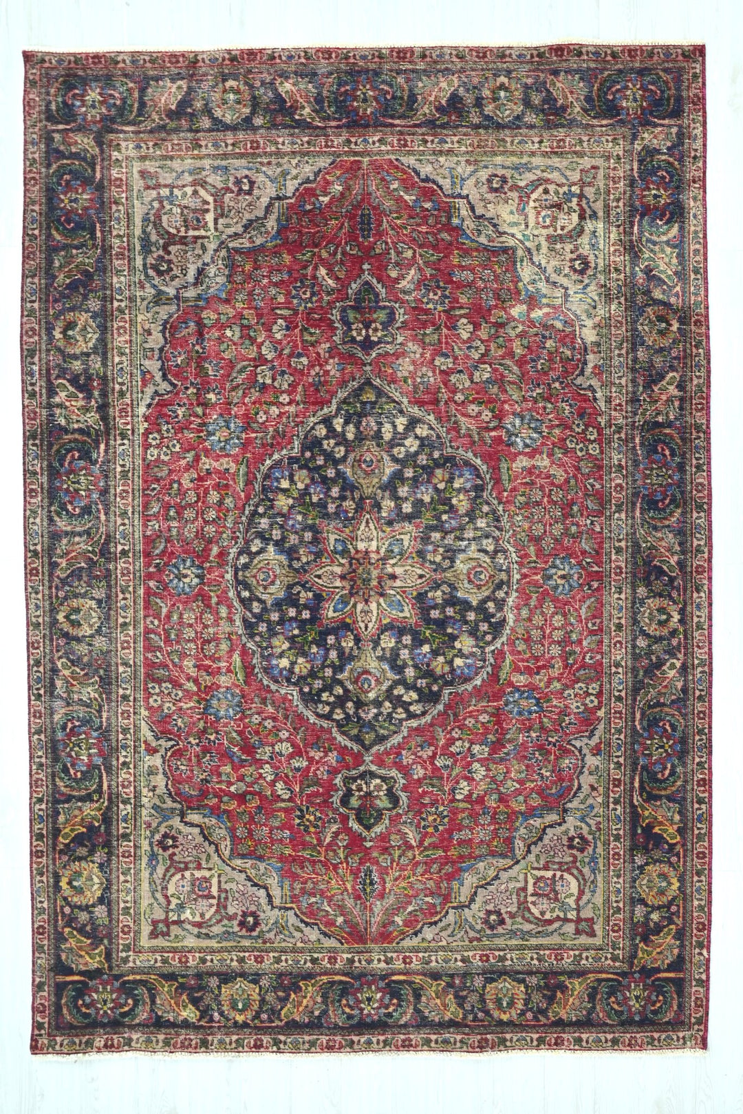 red Large rug 6' 8" x 9' 8"