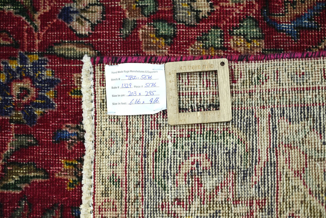 red Large rug 6' 8" x 9' 8"