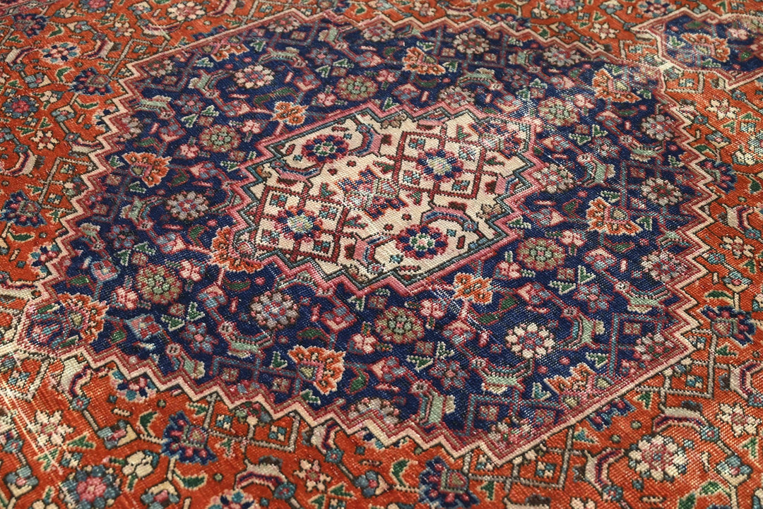 orange Medium rug 6' 6" x 9' 2"