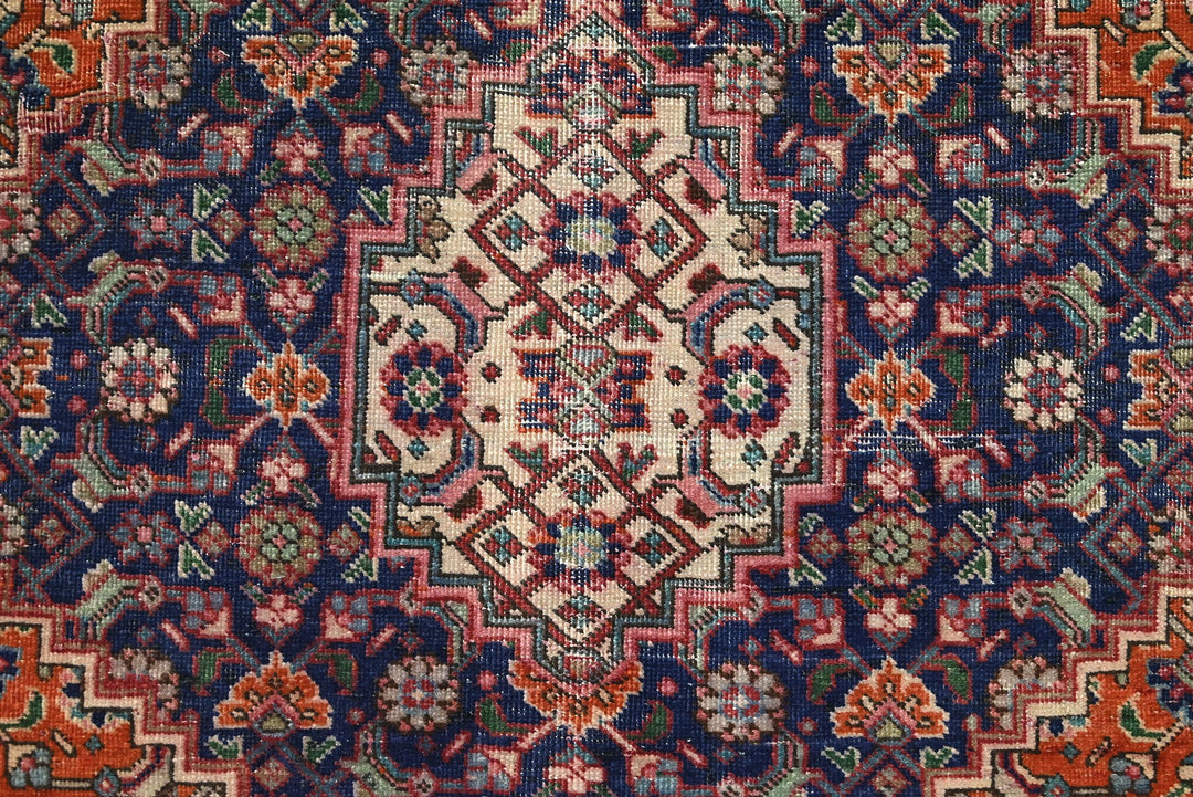 orange Medium rug 6' 6" x 9' 2"