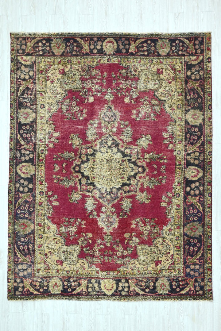 red Large rug 6' 11" x 9' 4"