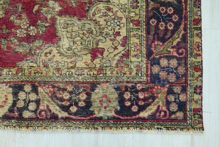 red Large rug 6' 11" x 9' 4"