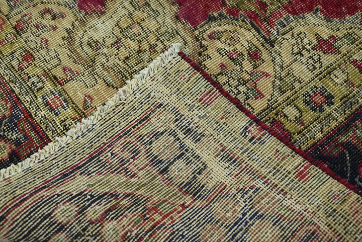 red Large rug 6' 11" x 9' 4"