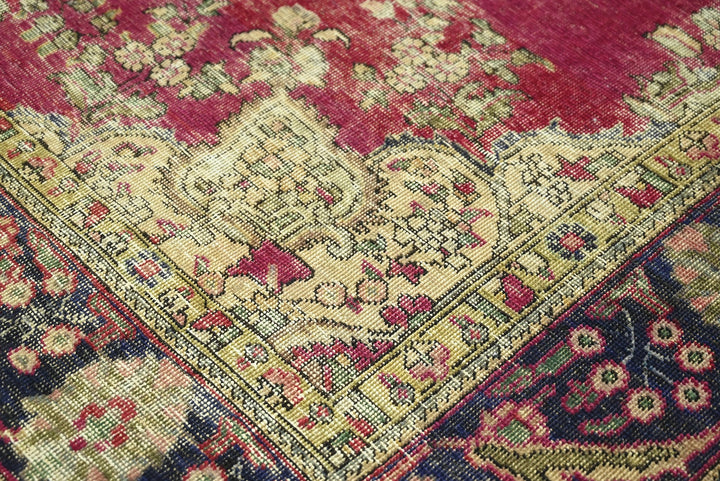 red Large rug 6' 11" x 9' 4"