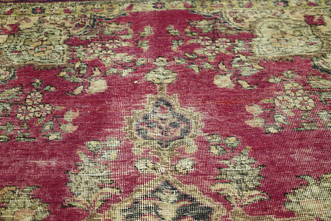 red Large rug 6' 11" x 9' 4"