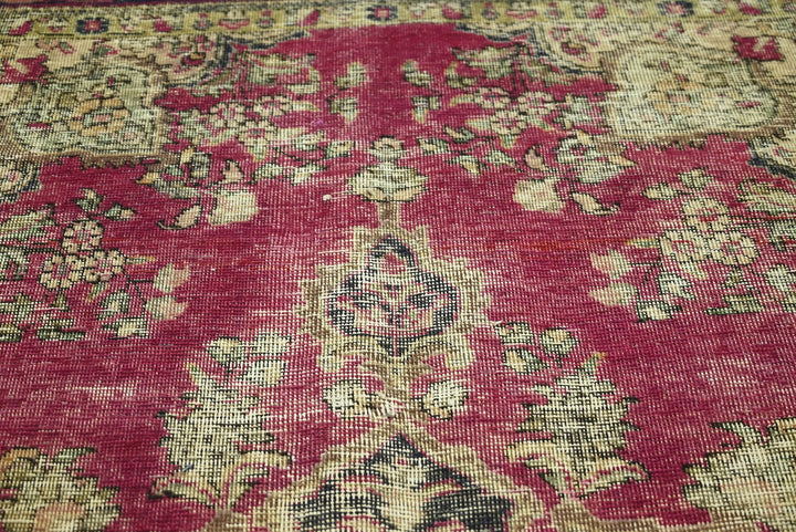 red Large rug 6' 11" x 9' 4"