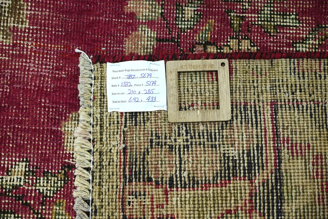 red Large rug 6' 11" x 9' 4"
