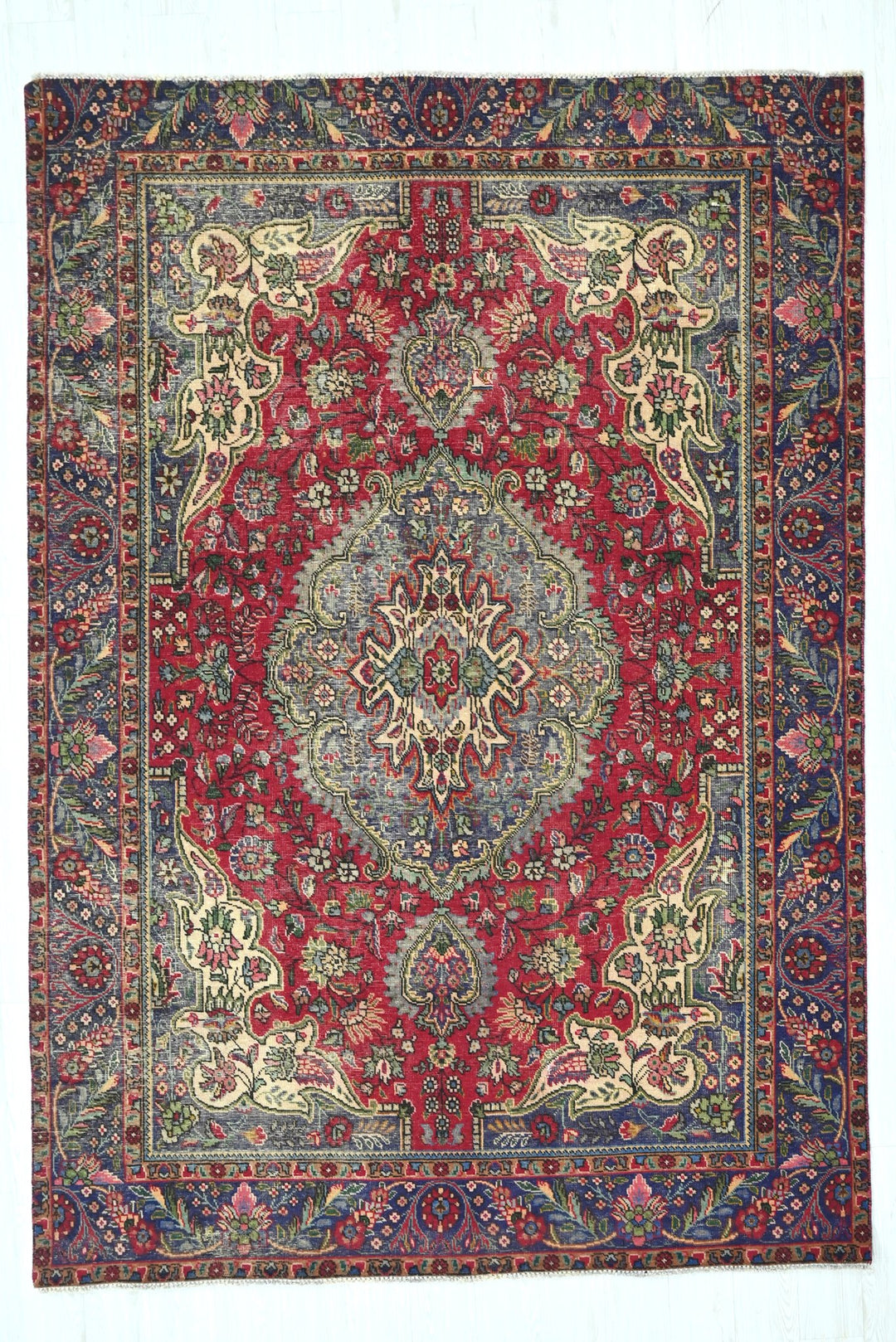 red Medium rug 6' 5" x 9' 3"