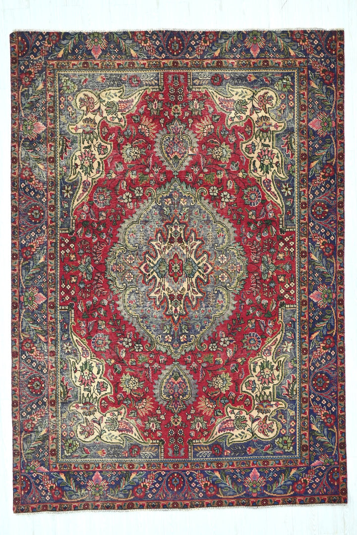 red Medium rug 6' 5" x 9' 3"