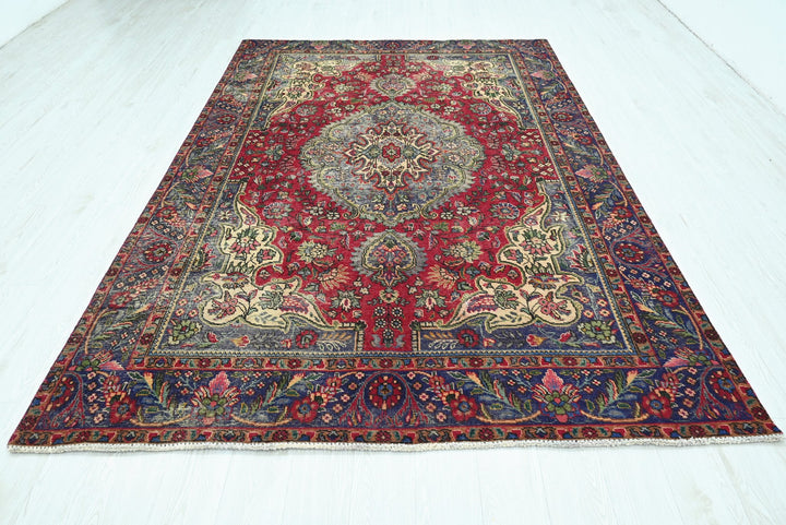 red Medium rug 6' 5" x 9' 3"