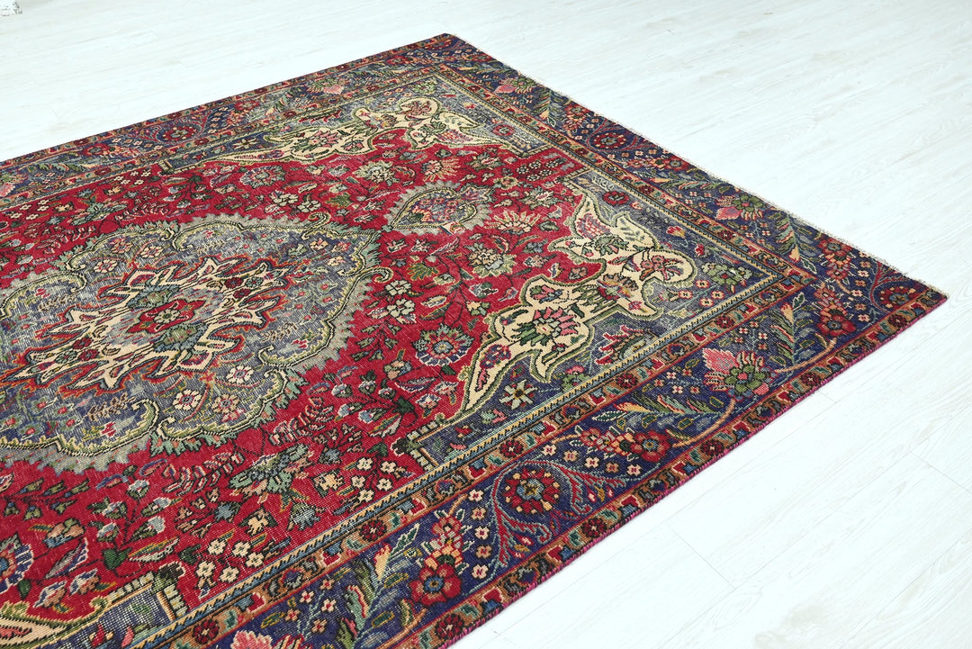 red Medium rug 6' 5" x 9' 3"