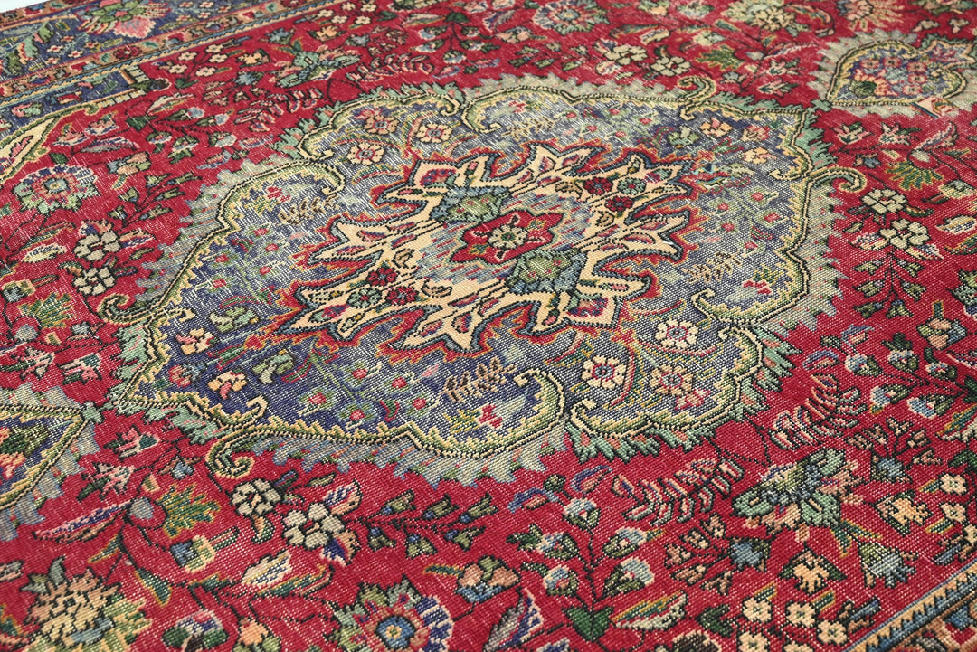 red Medium rug 6' 5" x 9' 3"