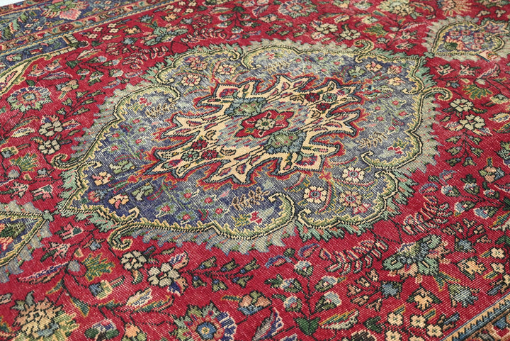 red Medium rug 6' 5" x 9' 3"