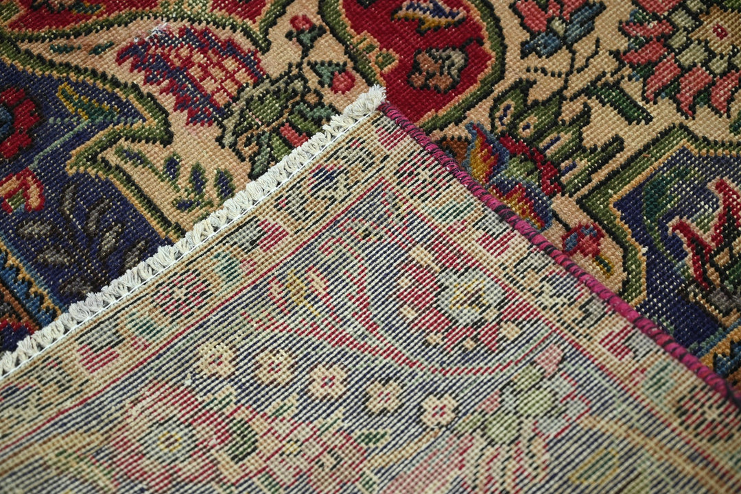 red Medium rug 6' 5" x 9' 3"