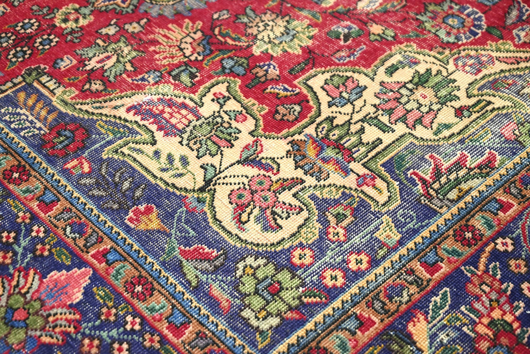 red Medium rug 6' 5" x 9' 3"