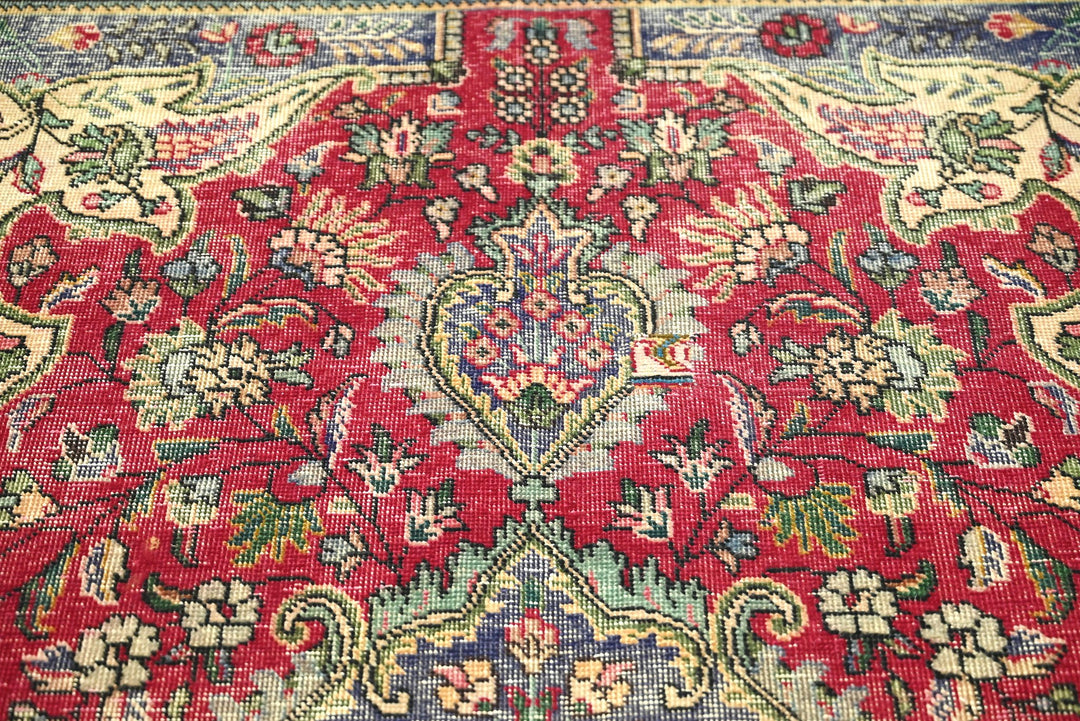 red Medium rug 6' 5" x 9' 3"