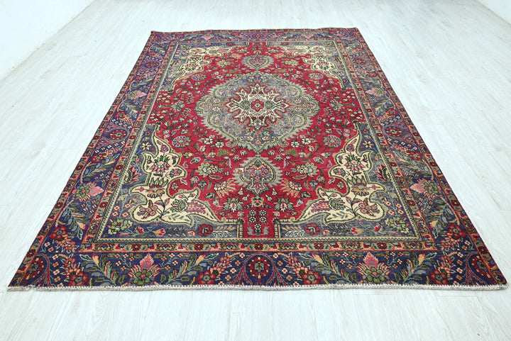 red Medium rug 6' 5" x 9' 3"