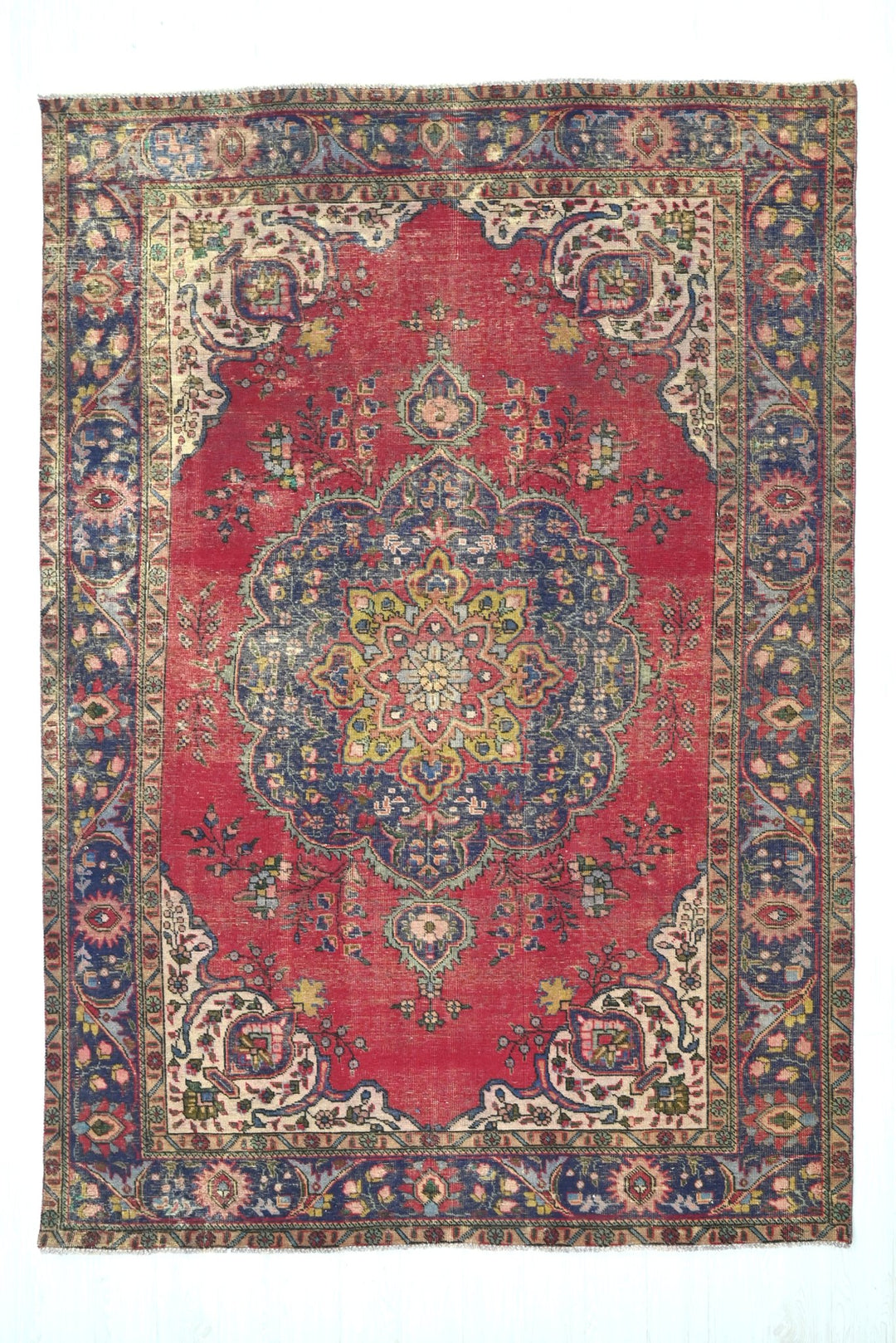 red Large rug 6' 7" x 9' 8"