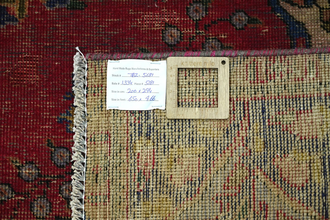 red Large rug 6' 7" x 9' 8"