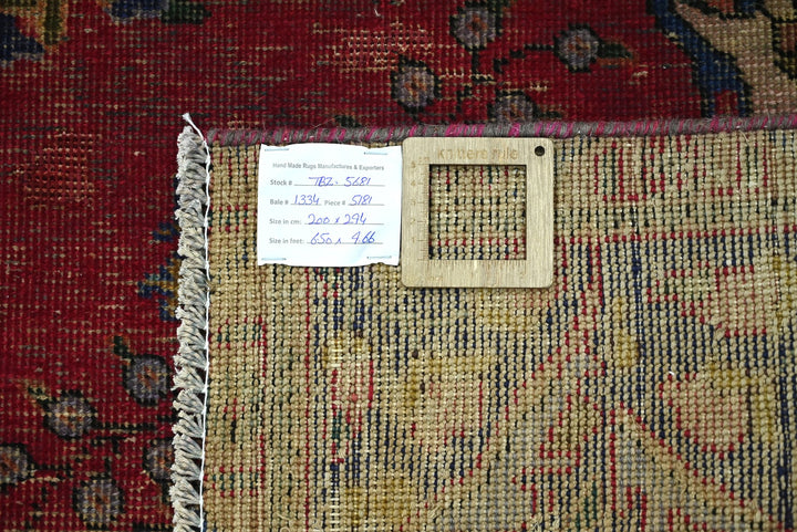 red Large rug 6' 7" x 9' 8"