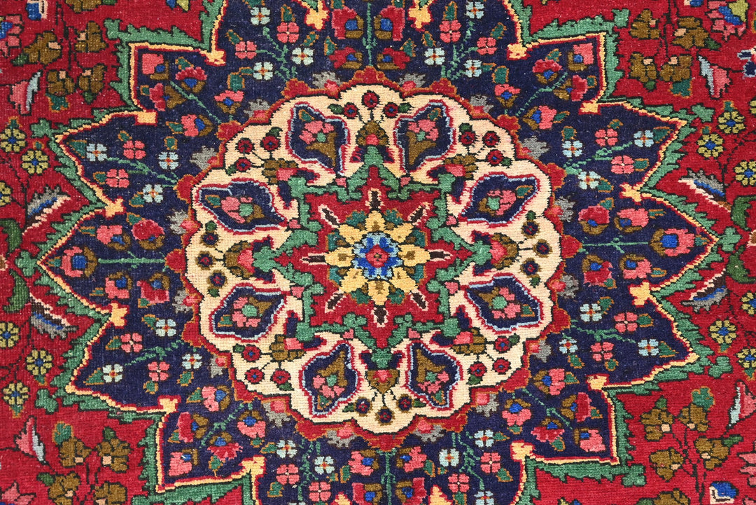 red Large rug 6' 6" x 9' 6"