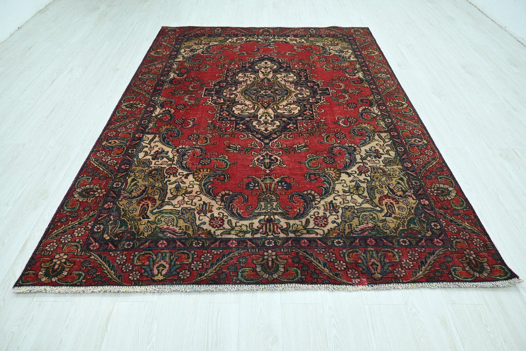 red Medium rug 6' 3" x 8' 3"