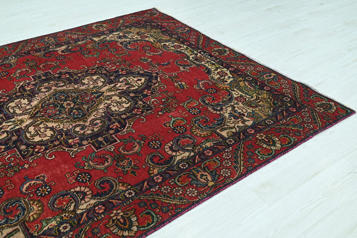 red Medium rug 6' 3" x 8' 3"