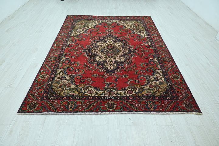 red Medium rug 6' 3" x 8' 3"