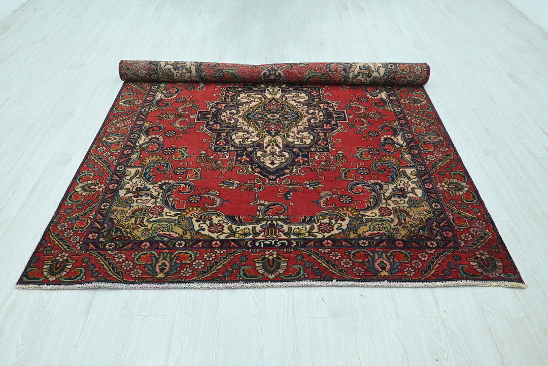 red Medium rug 6' 3" x 8' 3"