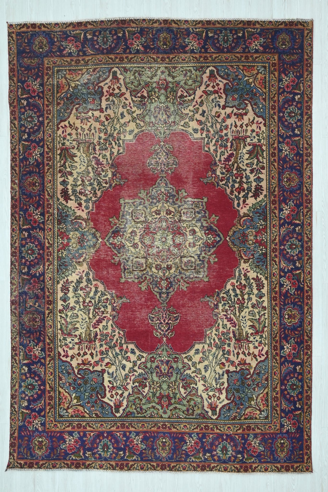 red Medium rug 6' 3" x 9' 4"