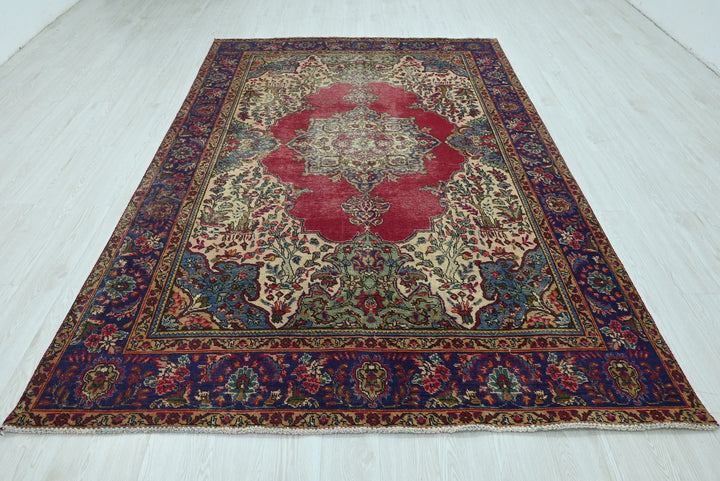 red Medium rug 6' 3" x 9' 4"