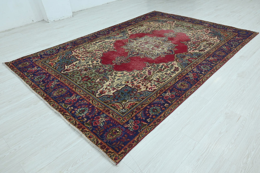 red Medium rug 6' 3" x 9' 4"